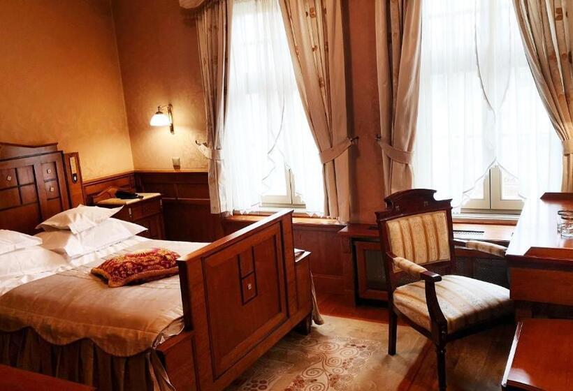 غرفة قياسية فردية, Pałac Czarny Las