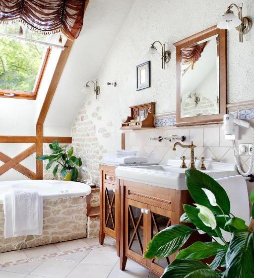 דירת שני חדרים, Pałac Czarny Las