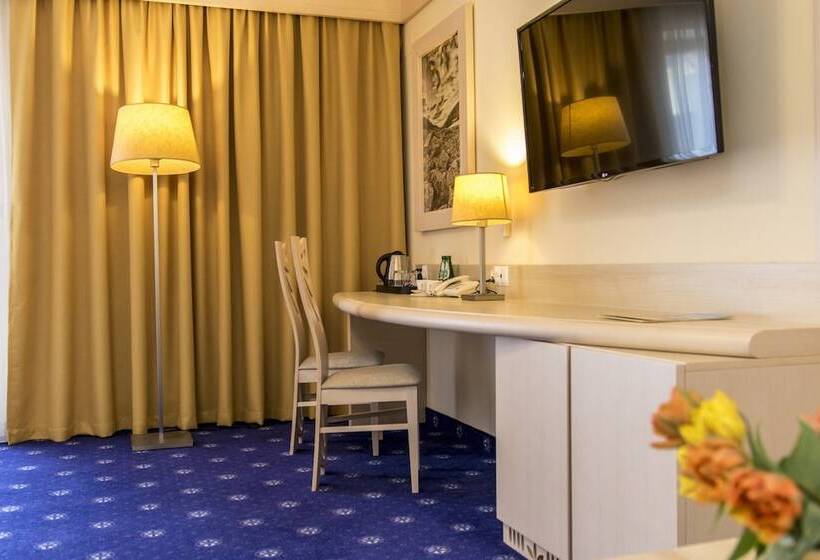 اتاق پرمیوم, Toporów