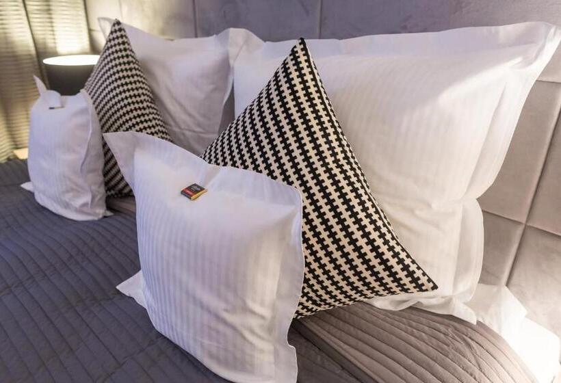 デラックスルーム, Ratuszowy