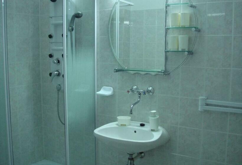 غرفة قياسية, Róza Hotel és Apartmanház