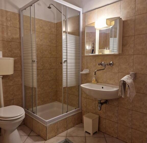 غرفة قياسية, Róza Hotel és Apartmanház