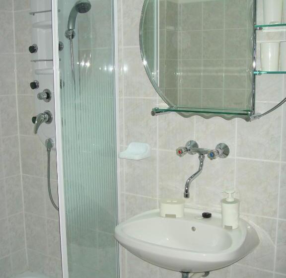 إستوديو قياسى, Róza Hotel és Apartmanház