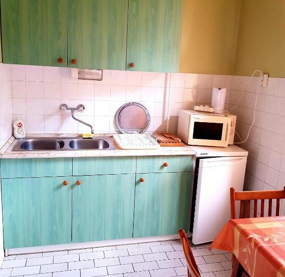 شقة غرفة واحدة, Róza Hotel és Apartmanház