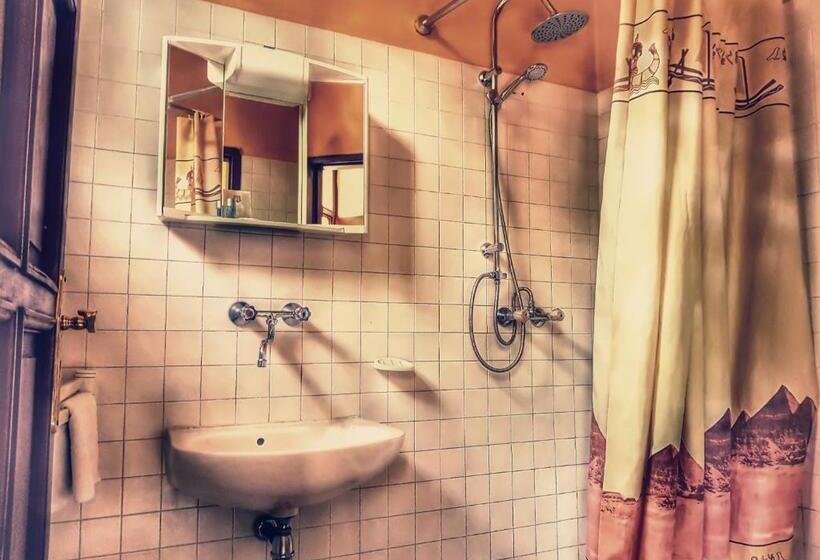 شقة غرفة واحدة, Róza Hotel és Apartmanház