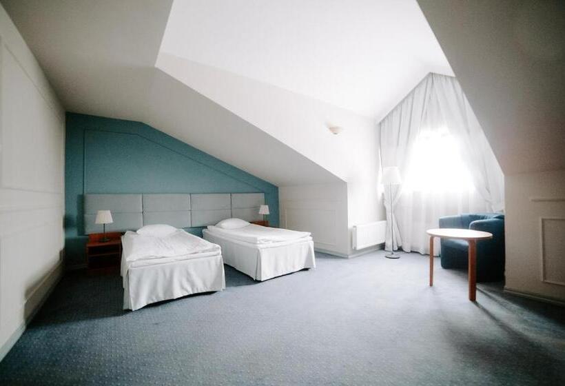 اتاق لوکس, Senator