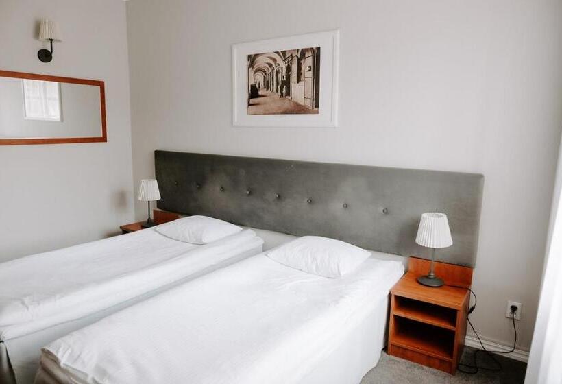 اتاق استاندارد یک نفره, Senator