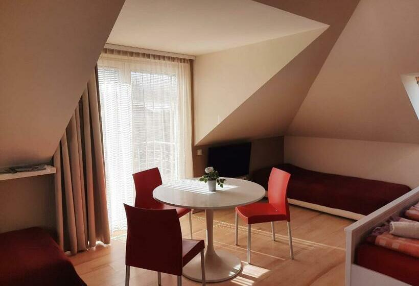 침실 2개 스위트, Sportház