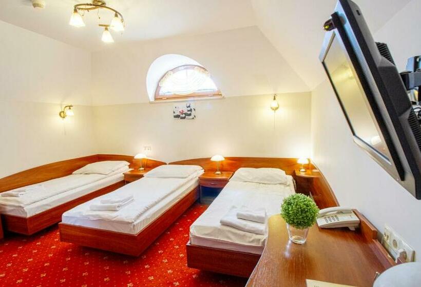 غرفة قياسية ثلاثية, Stary Młyn