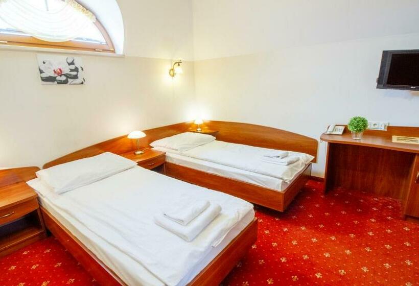 غرفة قياسية ثلاثية, Stary Młyn