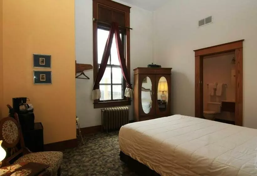 スイート, Town Hall Inn