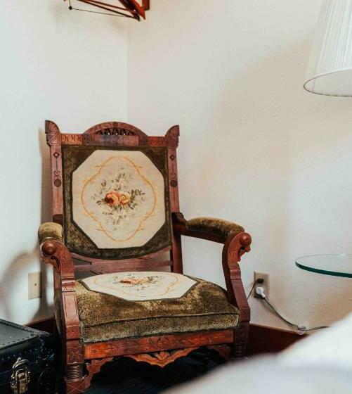 סוויטה, Town Hall Inn