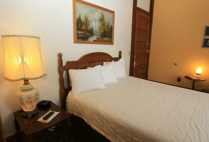 סוויטה, Town Hall Inn