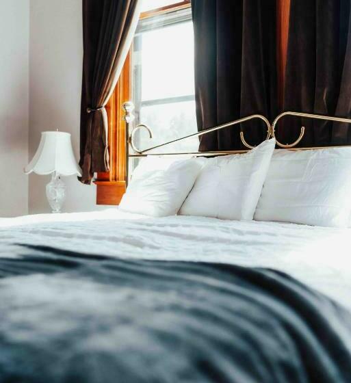 סוויטת פרמיום, Town Hall Inn