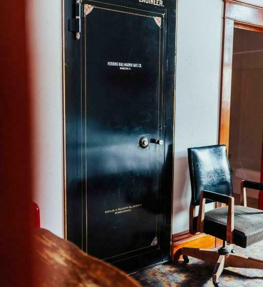 סוויטת סופריור, Town Hall Inn