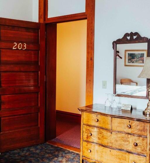 סוויטת סופריור, Town Hall Inn