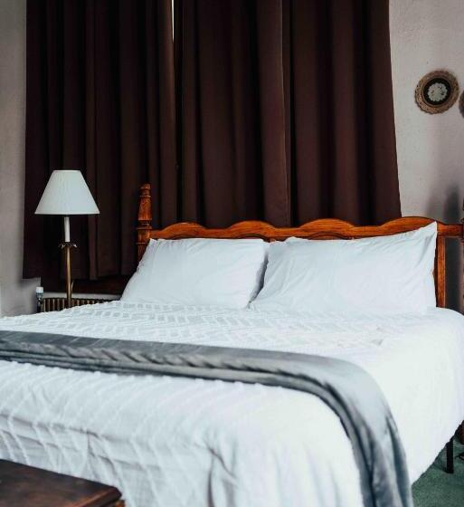 סוויטה דלוקס, Town Hall Inn