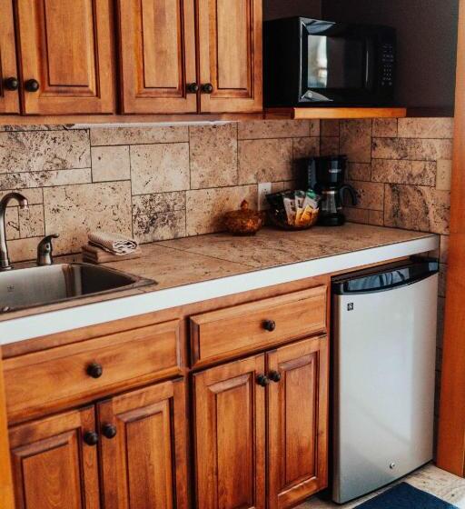 סוויטת פרמיום, Town Hall Inn