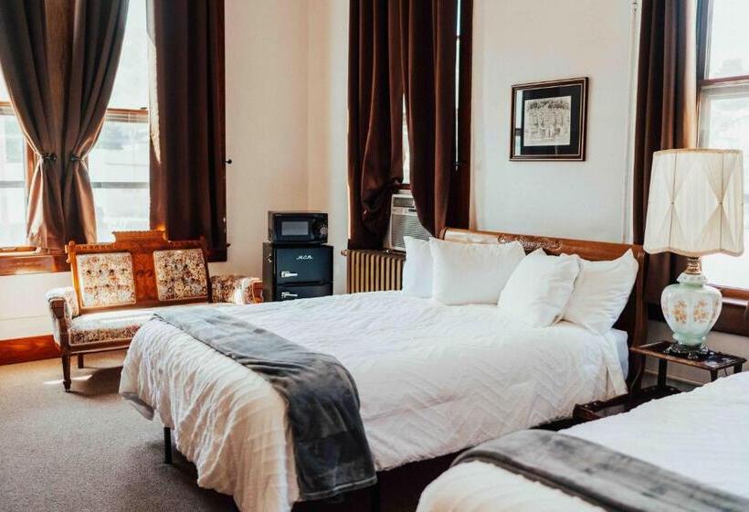 סוויטה, Town Hall Inn