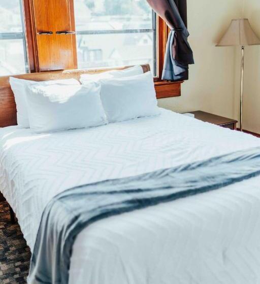 סוויטה דלוקס, Town Hall Inn