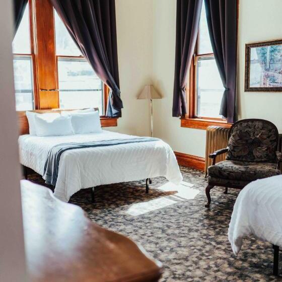 סוויטה דלוקס, Town Hall Inn