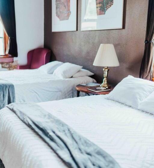 סוויטה, Town Hall Inn