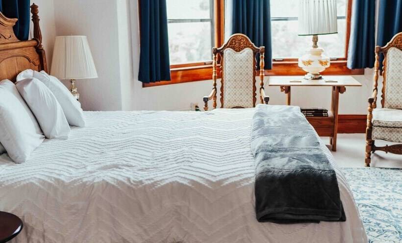 סוויטה דלוקס, Town Hall Inn