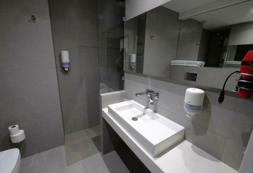 标准间, Vila Da Guarda