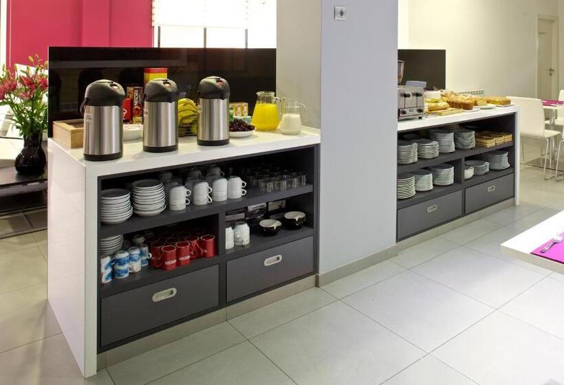 标准三人间, Vila Da Guarda