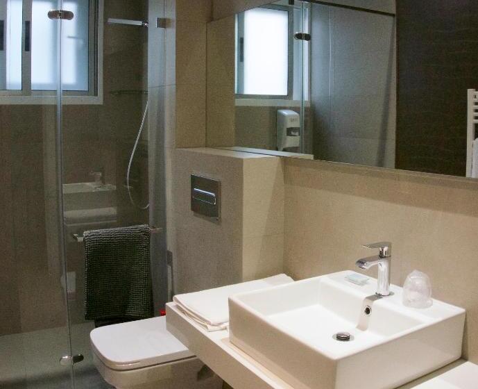 标准三人间, Vila Da Guarda