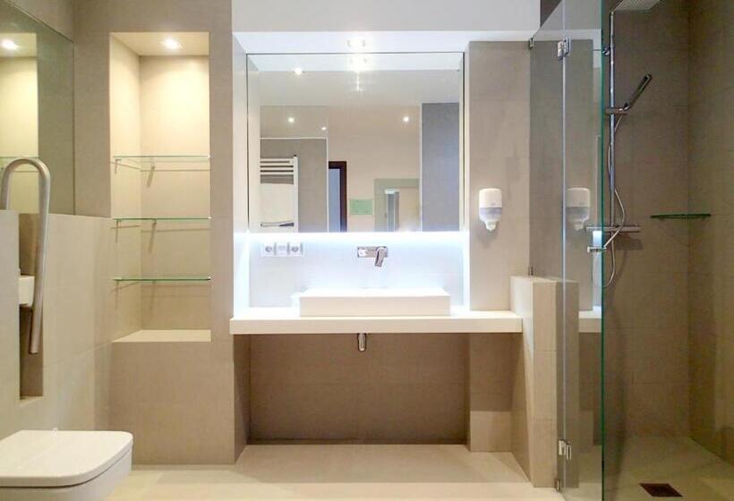 四人标准间, Vila Da Guarda