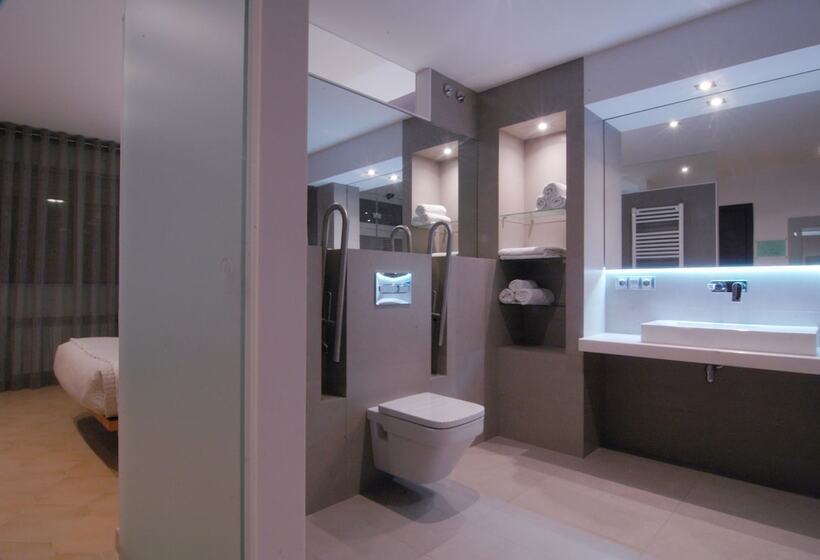 四人标准间, Vila Da Guarda