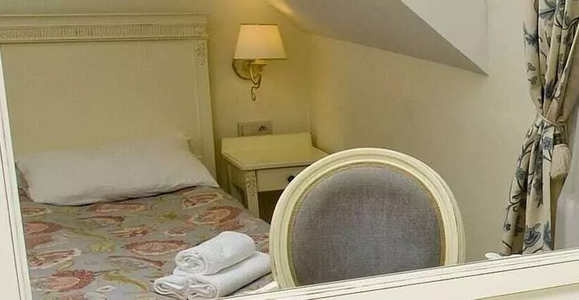 اتاق استاندارد سه نفره, Villa Estera   Hotel & Restauracja