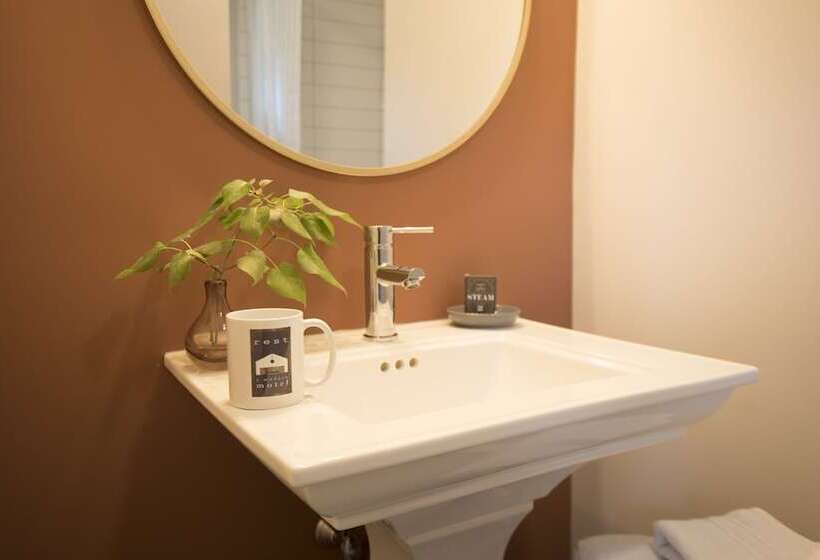 חדר סטנדרט שתי מיטות זוגיות, Rest   A Modern Motel