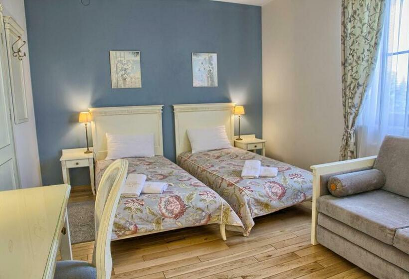 Номер Стандарт Трехместный, Villa Estera   Hotel & Restauracja