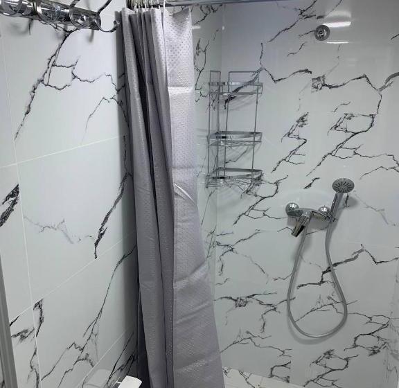 Säng i Delat Rum, Adora Hostel Paid Airport Pick Up And Drop Off Guide Services!