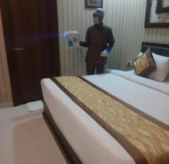 Номер Стандарт, Uday Palace Varanasi , Uttar Pradesh