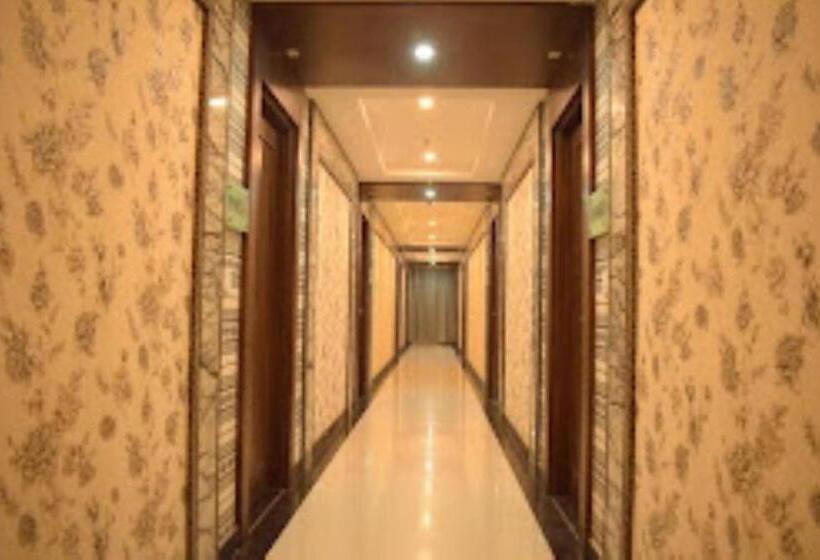 Номер Стандарт, Uday Palace Varanasi , Uttar Pradesh