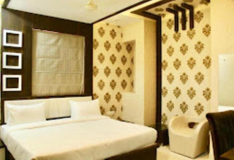 Номер Стандарт, Uday Palace Varanasi , Uttar Pradesh