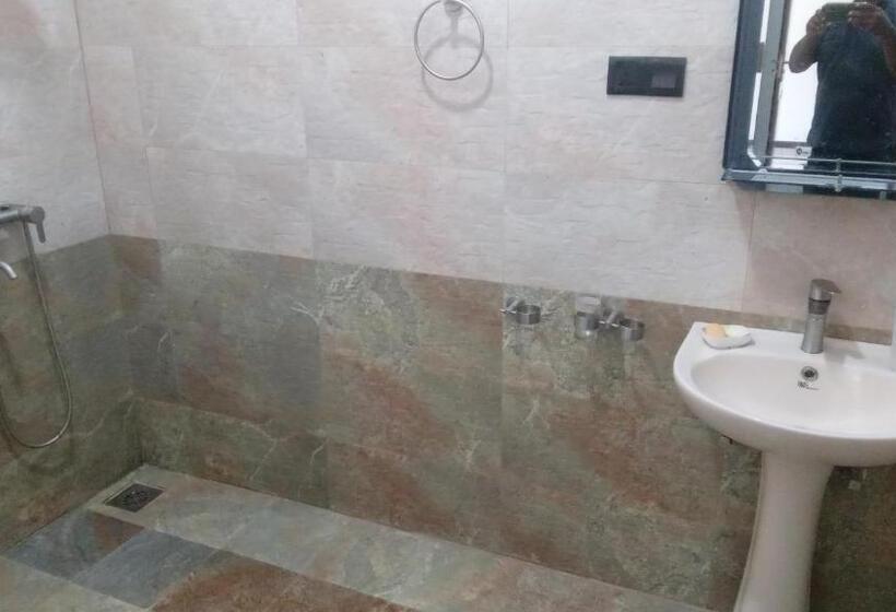 غرفة قياسية مزوَّدة بشُرفة, Dream Next