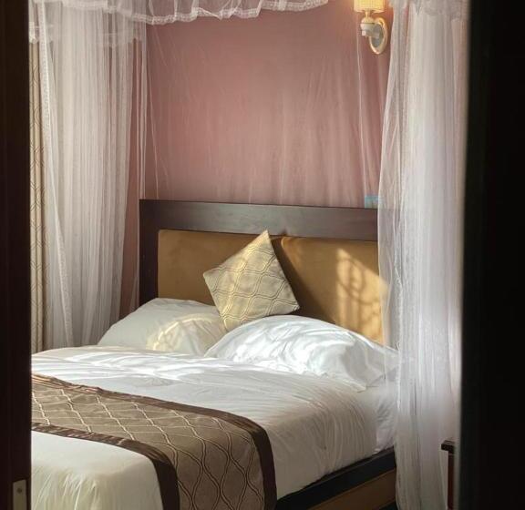 اتاق لوکس, Serene Courts Hotel Kitende Uganda