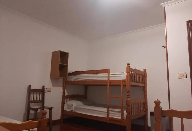 Standard Neljän Hengen Huone, Albergue Berce Do Camiño