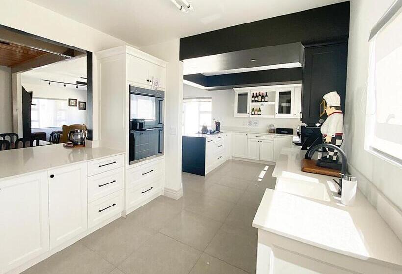 豪华家庭房间, The Bucket List Guest House