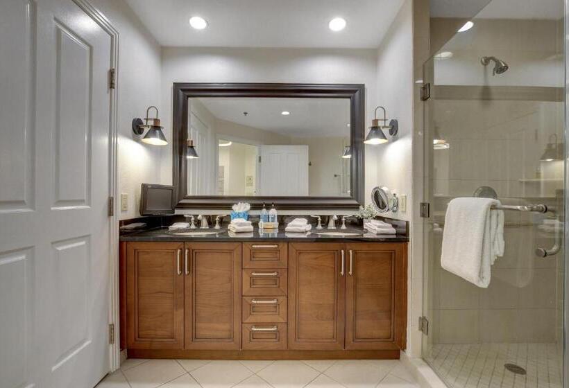 패밀리 스튜디오, Elite Studio Mgm Signature Balcony Strip View