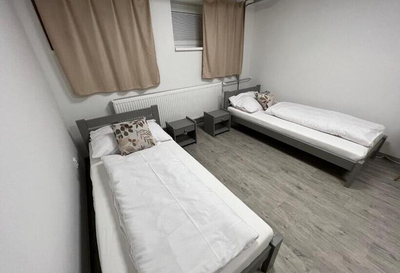 غرفة قياسية, Hostel H18