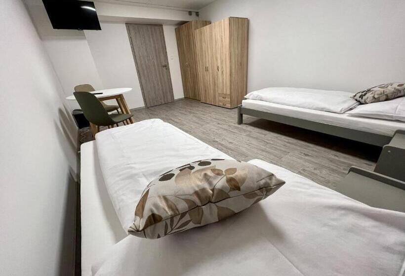 غرفة قياسية, Hostel H18