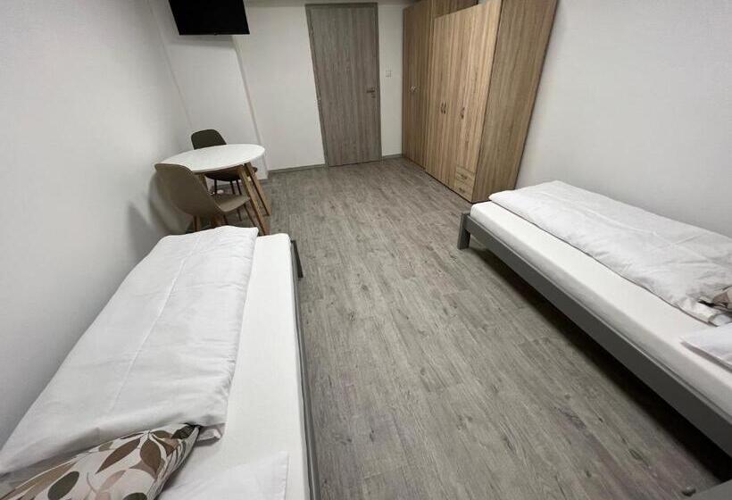 غرفة قياسية, Hostel H18