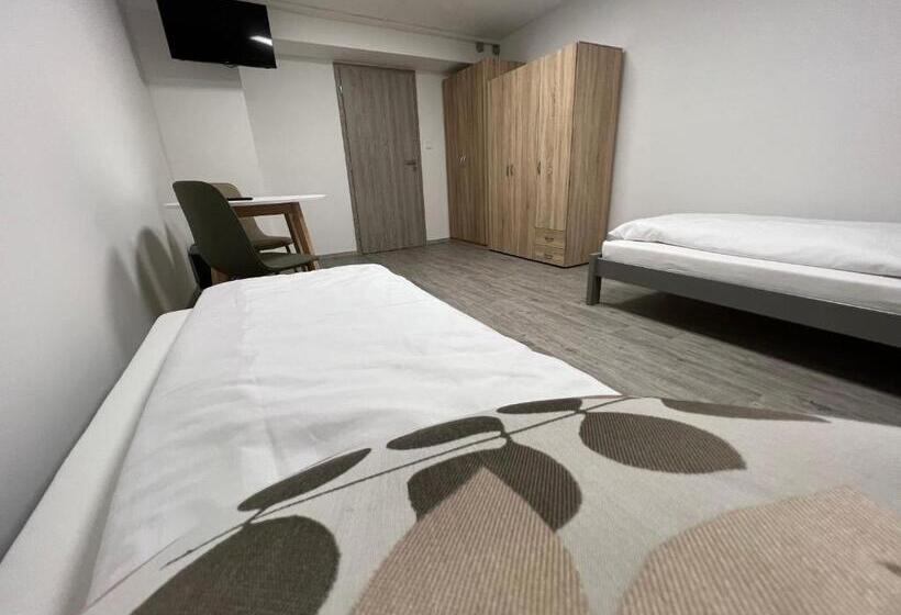 غرفة قياسية, Hostel H18