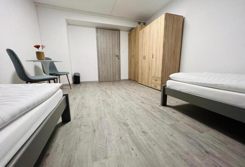 غرفة قياسية, Hostel H18