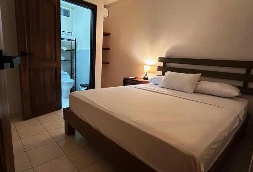 Standard-huone Allasnäkymä, Ocean Drive Lodge